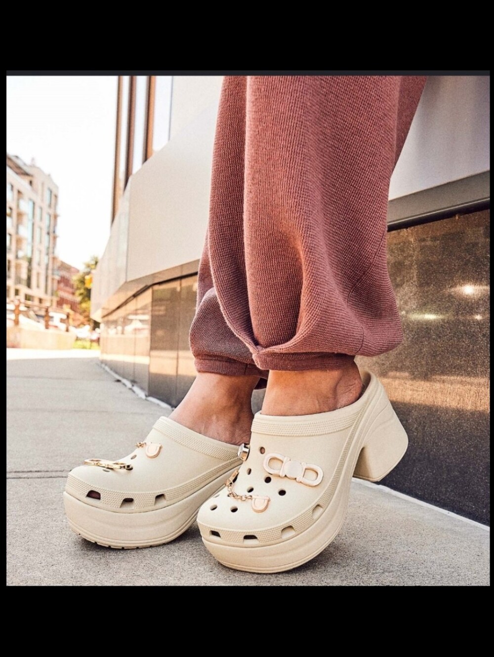 New Crocs Siren Platform Clogs in Lava Orange,Women's 8 - Picture 4 of 15